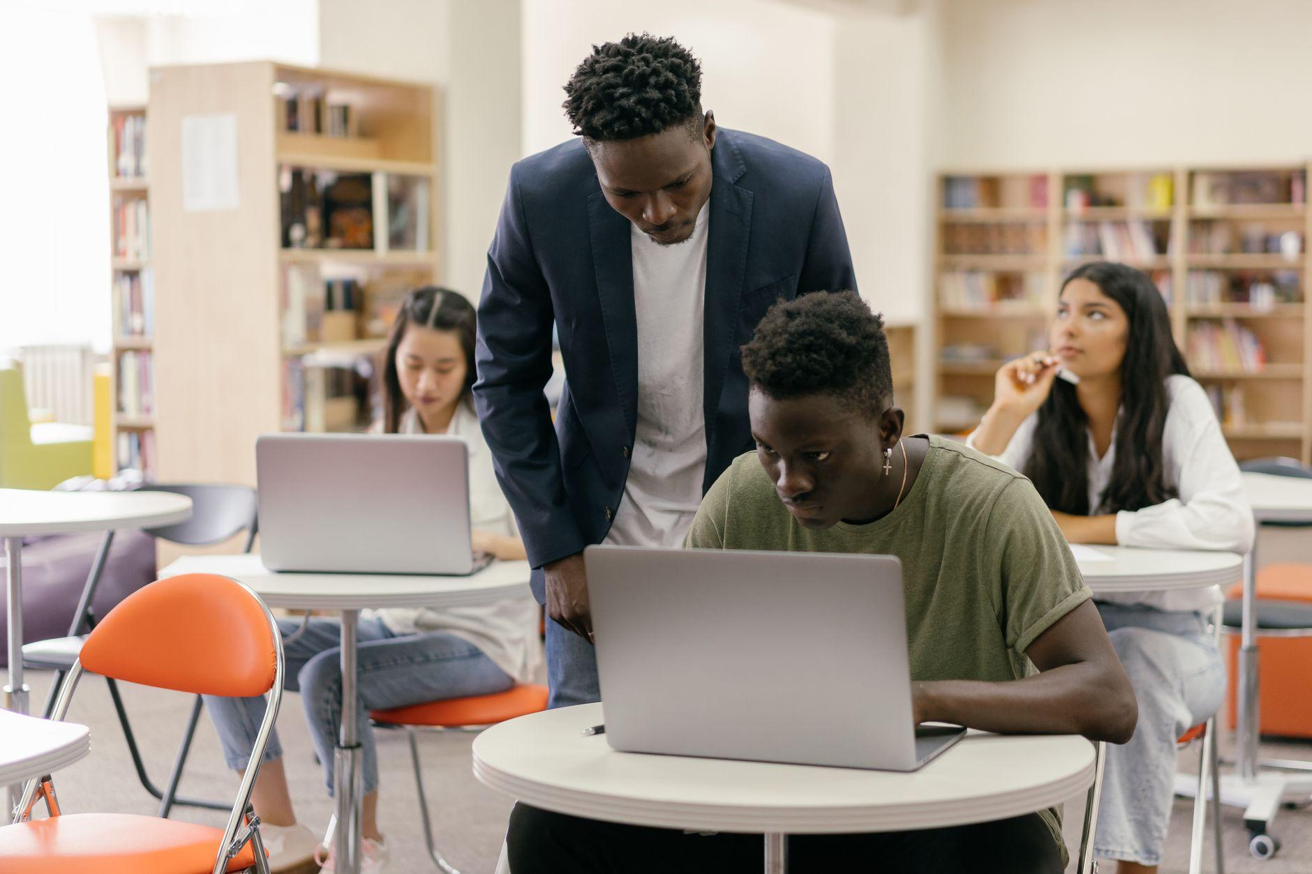 A Parent and Teacher's Guide to Chegg and Quizlet Alternatives in 2026